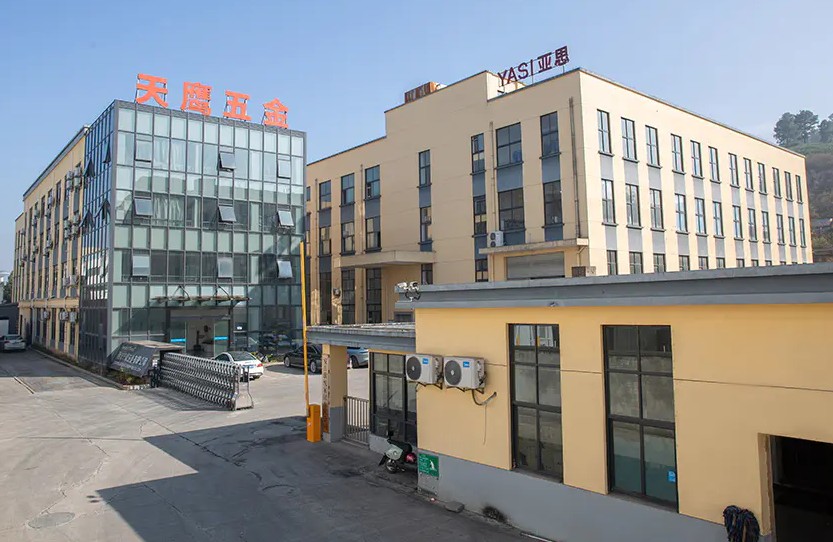 Poznaj technologię zamykania zszywek w kartonach